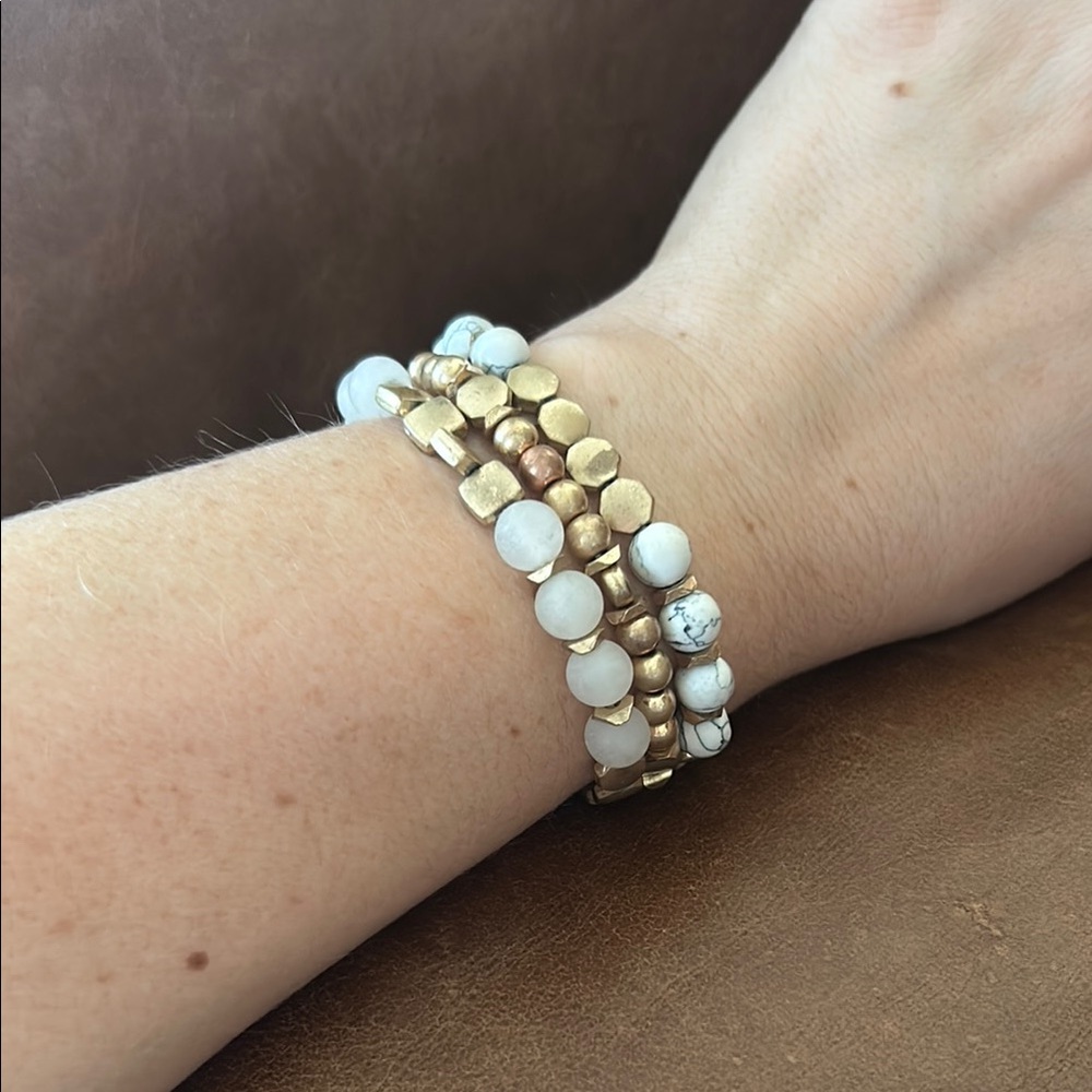 Elegant Gold and White Beaded Bracelet